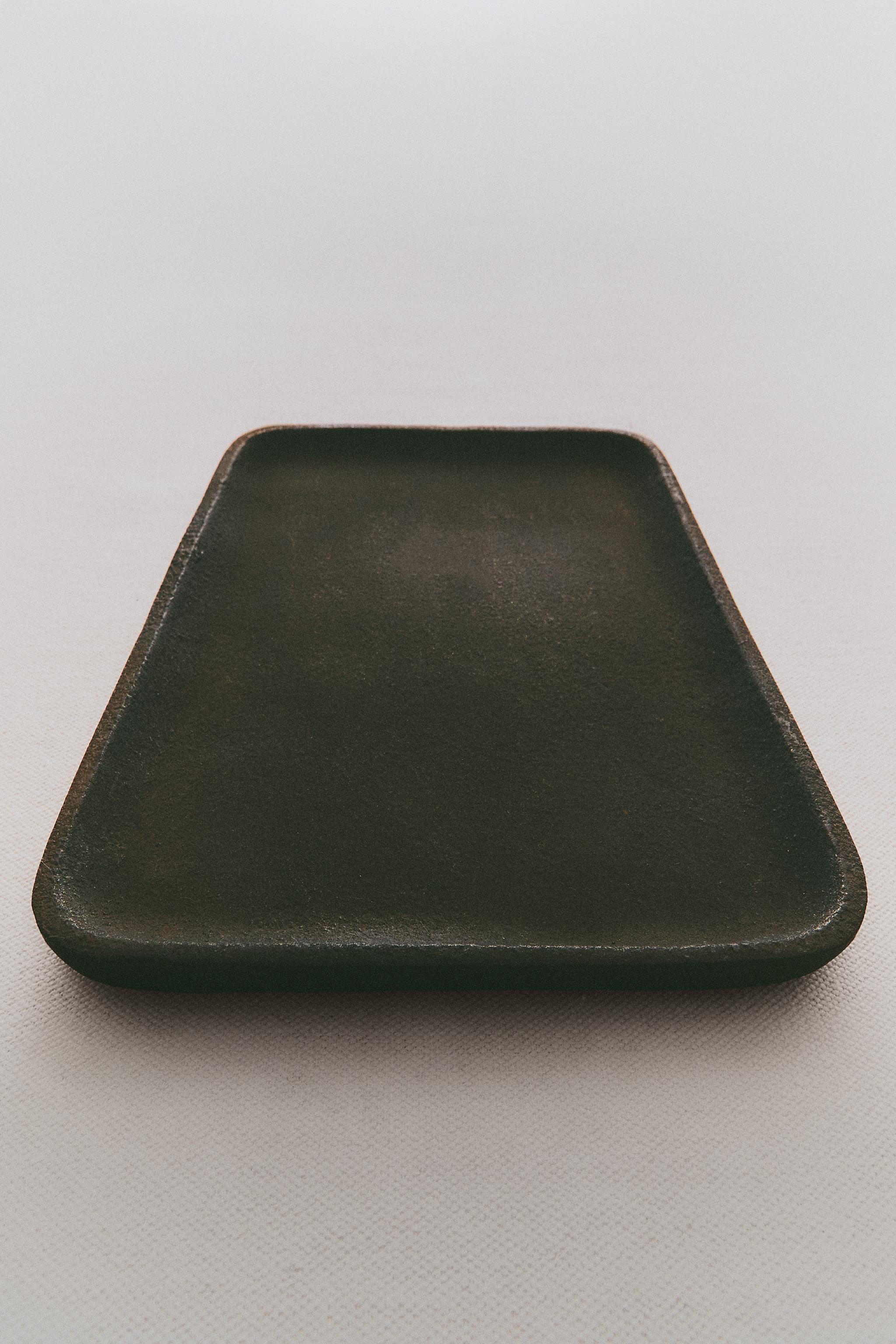 BLACK METAL TRAY